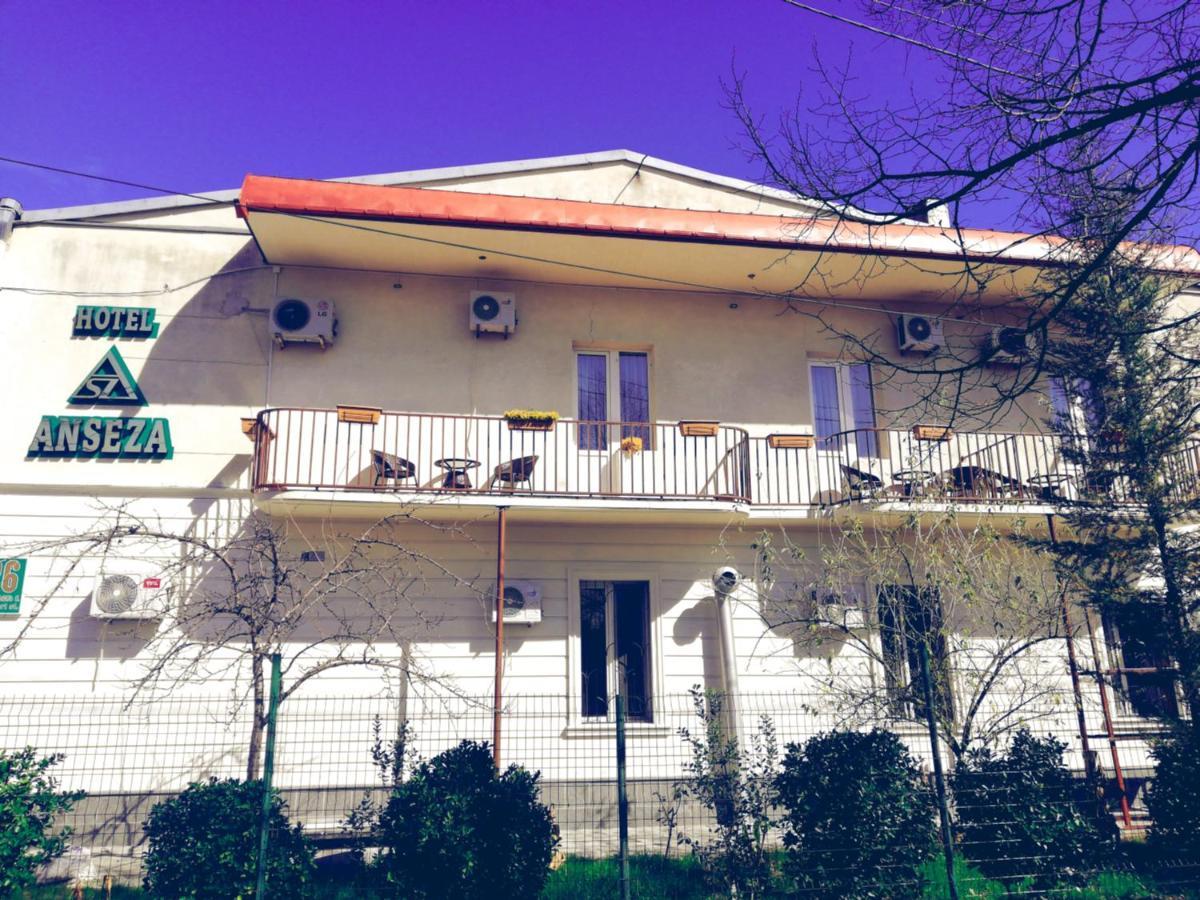 Anseza Hotel Koetaisi Buitenkant foto