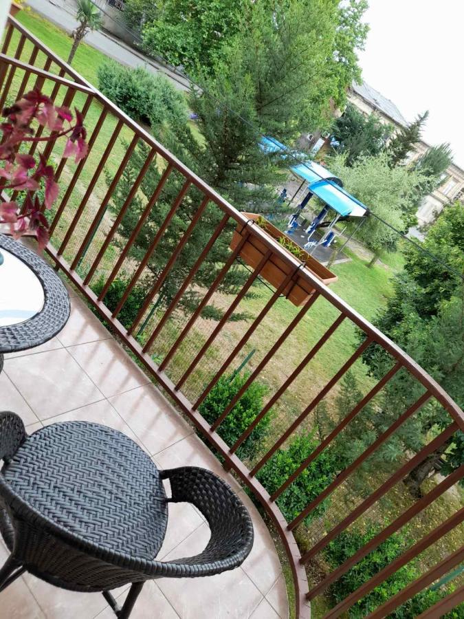 Anseza Hotel Koetaisi Buitenkant foto