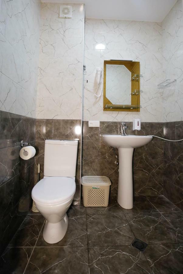 Anseza Hotel Koetaisi Buitenkant foto
