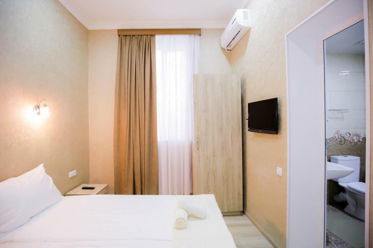 Anseza Hotel Koetaisi Buitenkant foto