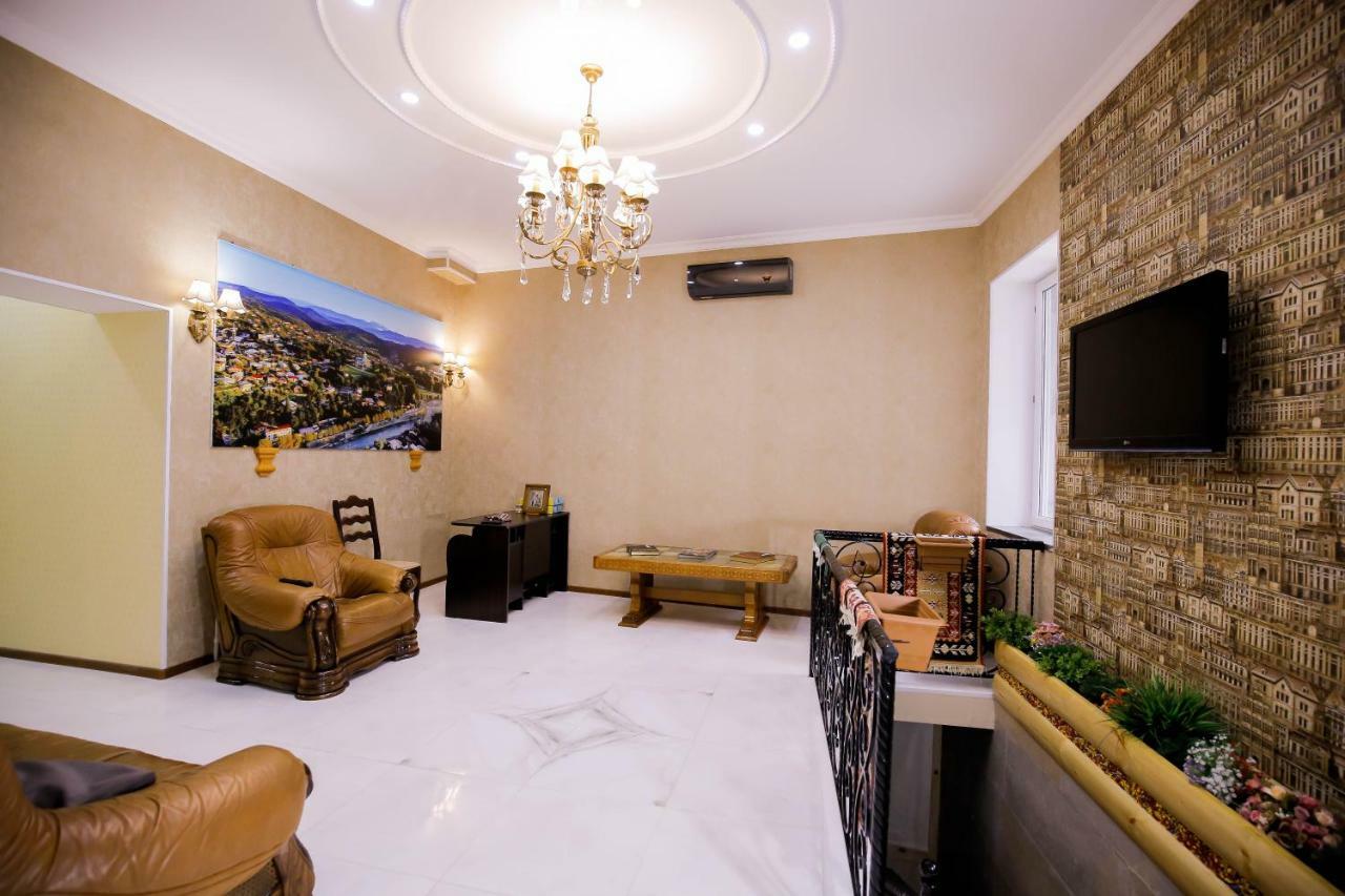 Anseza Hotel Koetaisi Buitenkant foto