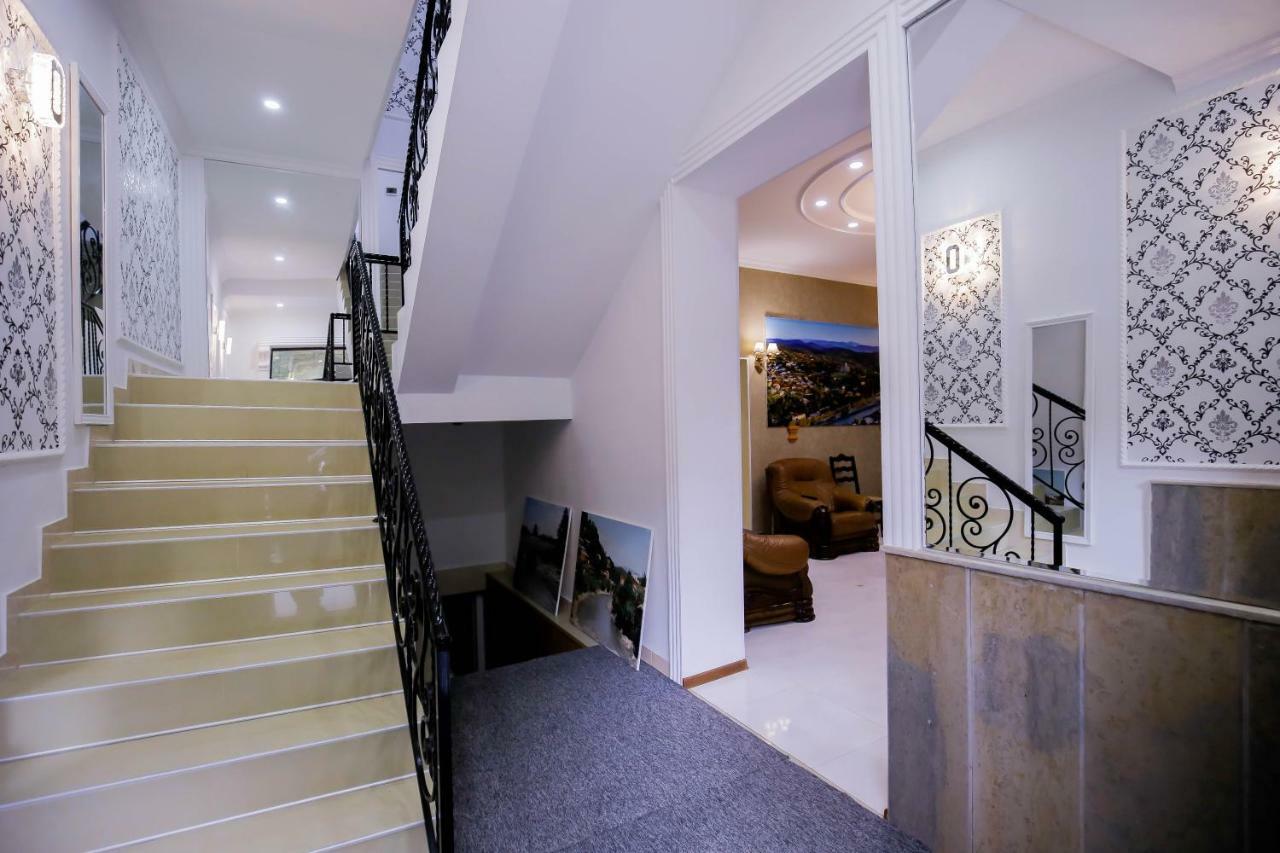 Anseza Hotel Koetaisi Buitenkant foto