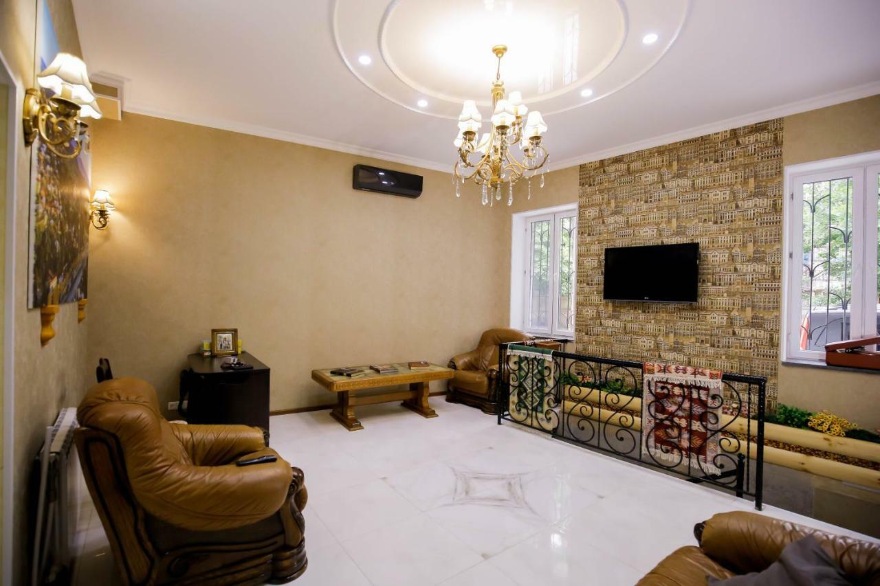 Anseza Hotel Koetaisi Buitenkant foto