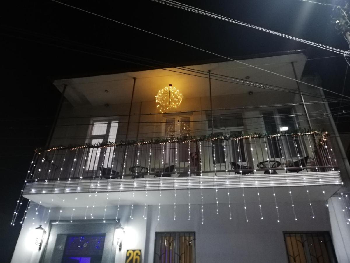 Anseza Hotel Koetaisi Buitenkant foto